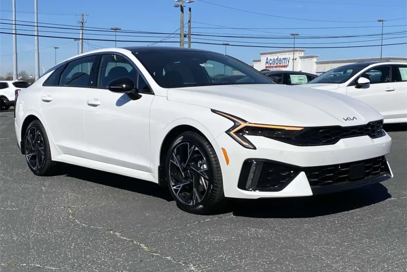 2025 Kia K5 GT-Line photo 1
