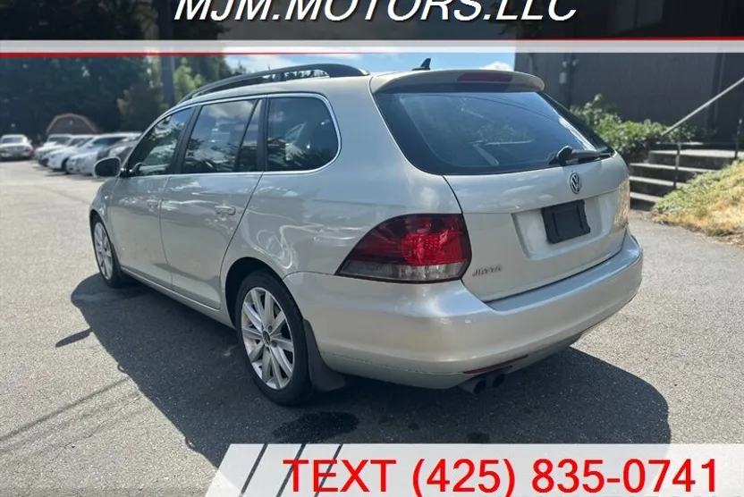 2012 Volkswagen Jetta SportWagen TDI photo 1