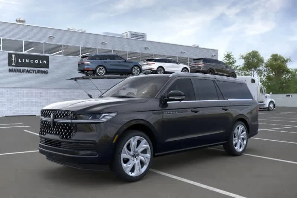 2025 Lincoln Navigator Black Label photo 1