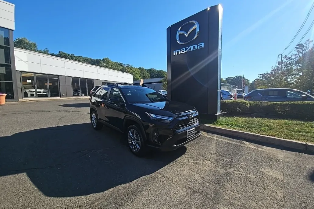 2022 Toyota RAV4 XLE Premium photo 1