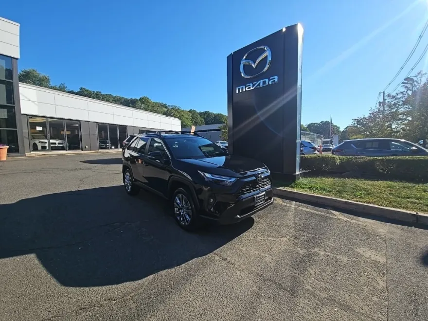 2022 Toyota RAV4 XLE Premium photo 1