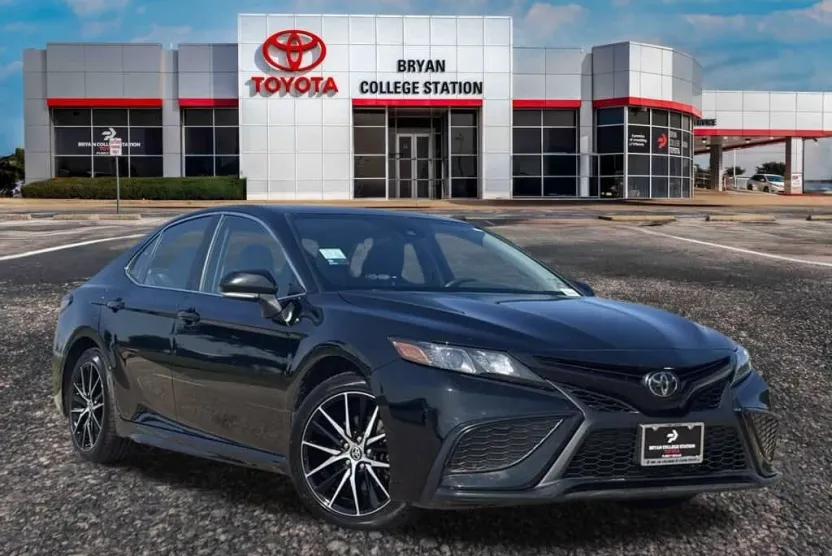 2023 Toyota Camry SE photo 1