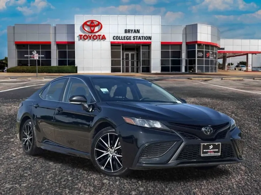 2023 Toyota Camry SE photo 1