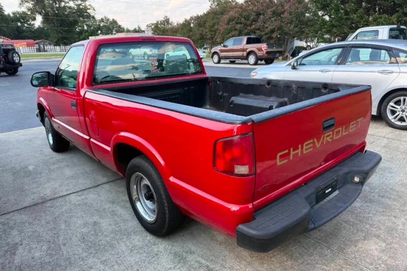 1999 Chevrolet S-10 Pickup photo 1