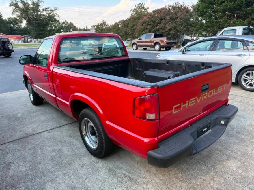 1999 Chevrolet S-10 Pickup photo 1