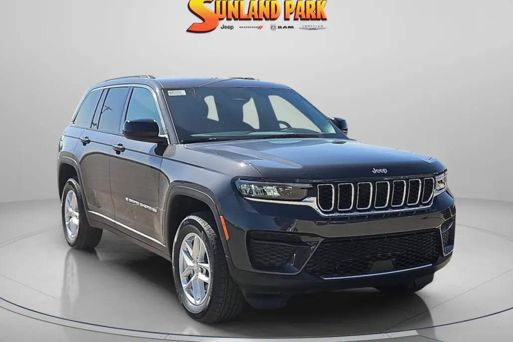 2025 Jeep Grand Cherokee Laredo X photo 1