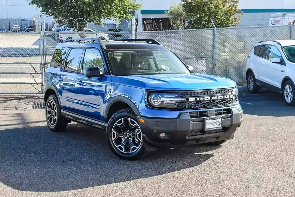2025 Ford Bronco Sport Outer Banks photo 1