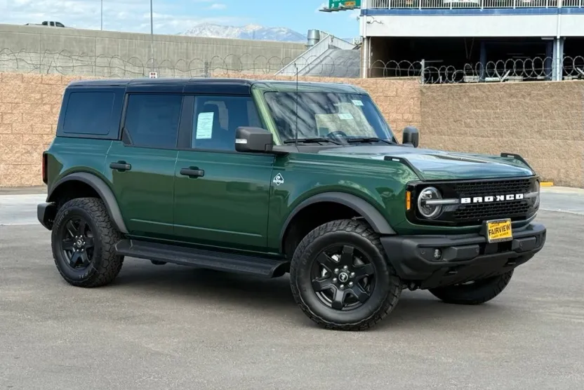 2025 Ford Bronco Outer Banks photo 1