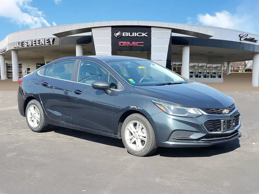 2018 Chevrolet Cruze LT photo 1