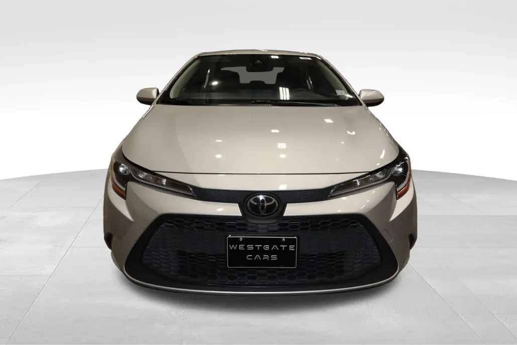 2022 Toyota Corolla LE photo 1