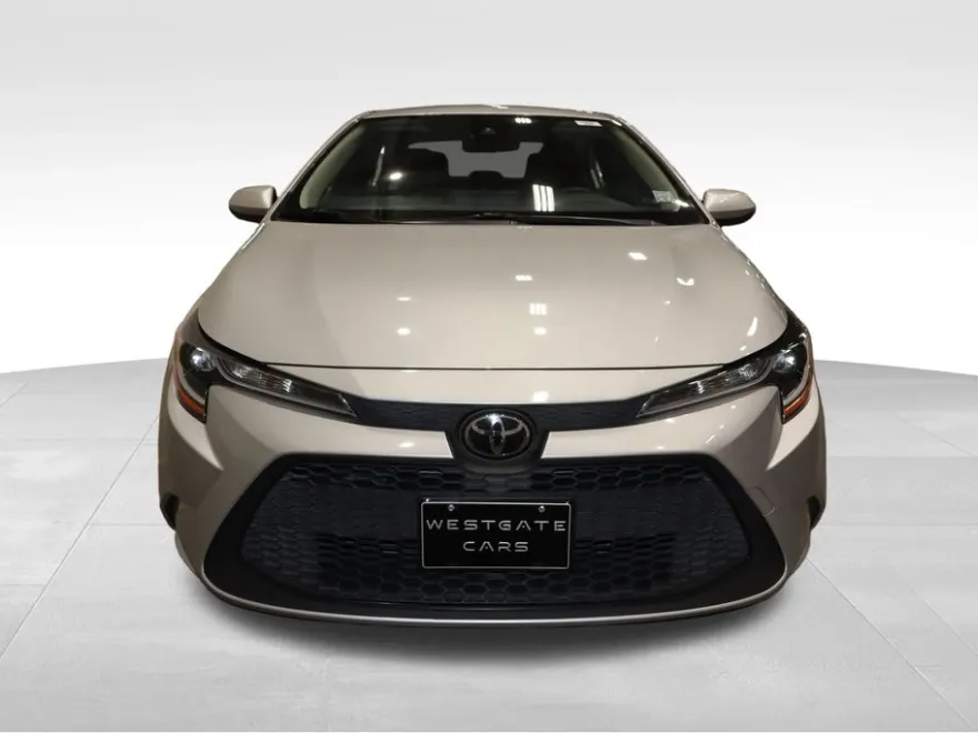 2022 Toyota Corolla LE photo 1