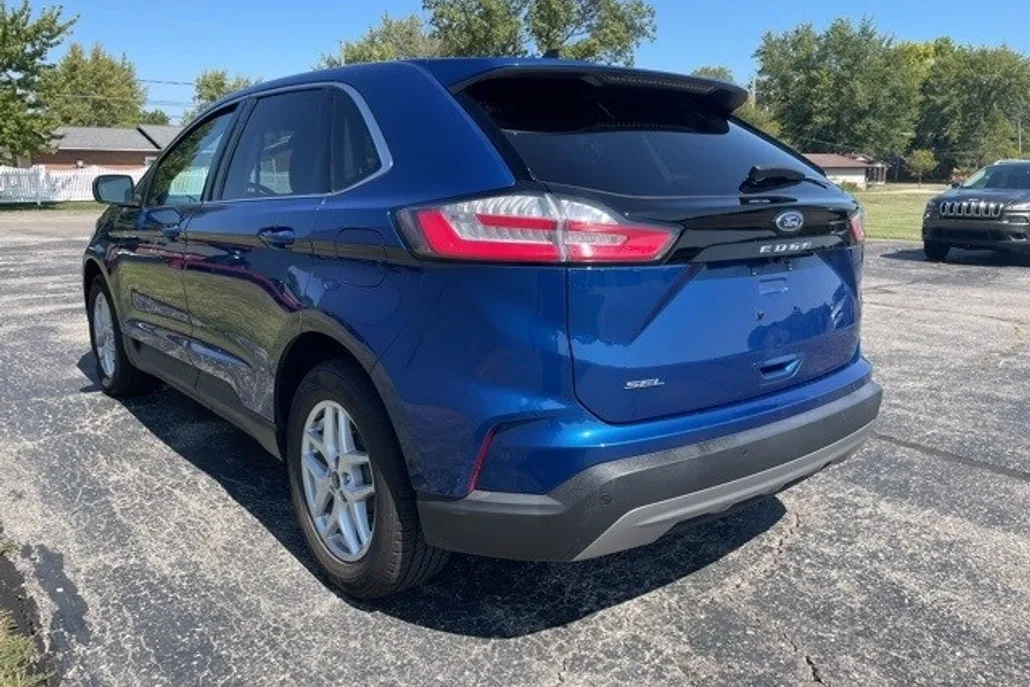 2022 Ford Edge SEL photo 1