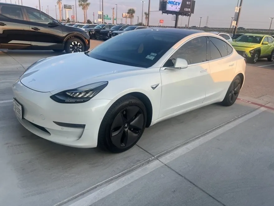 2018 Tesla Model 3 Long Range photo 1
