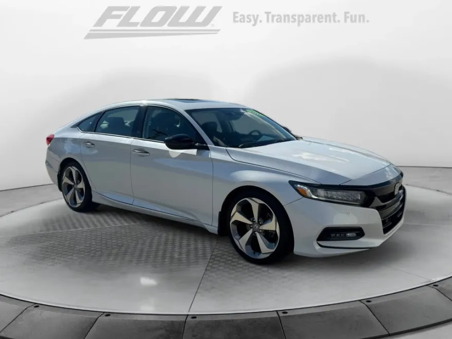 2018 Honda Accord Touring photo 1