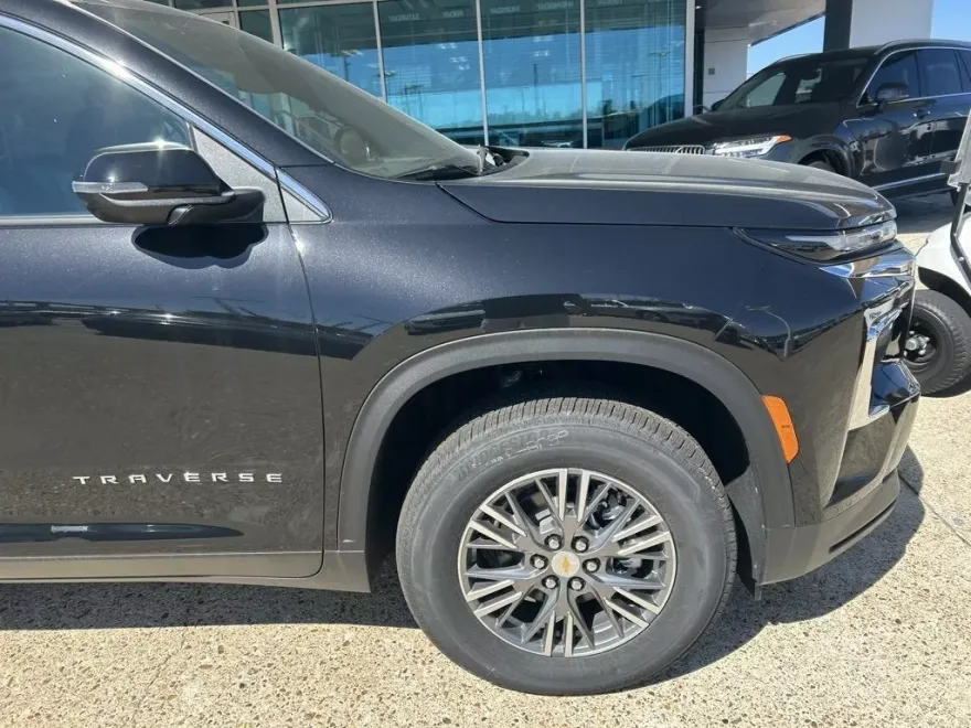 2025 Chevrolet Traverse photo 1