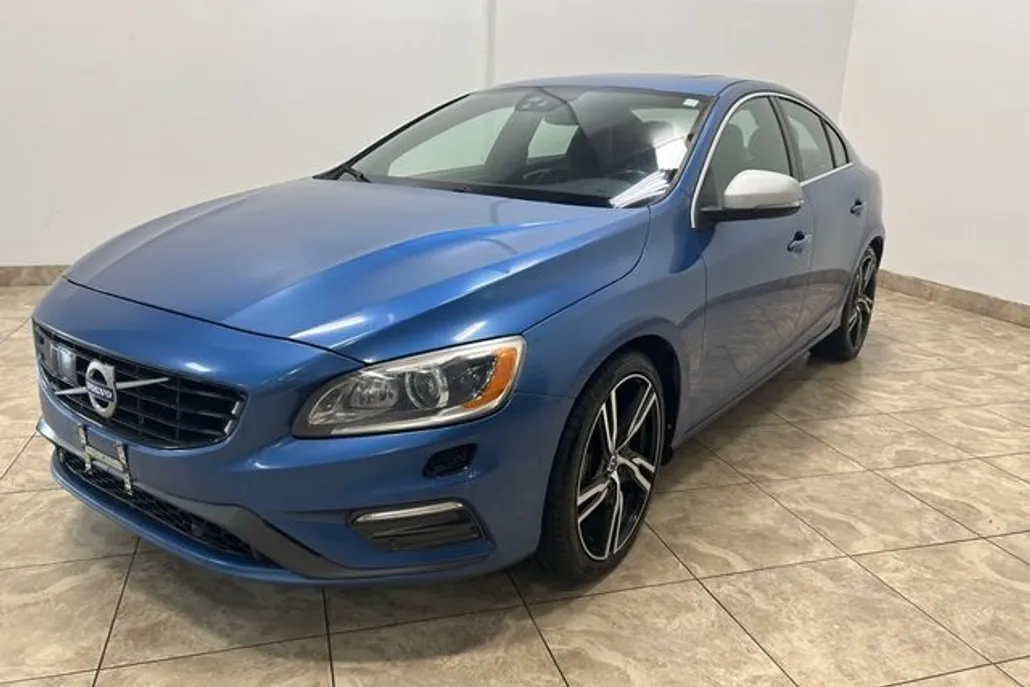 2017 Volvo S60 T6 R-Design Platinum photo 1