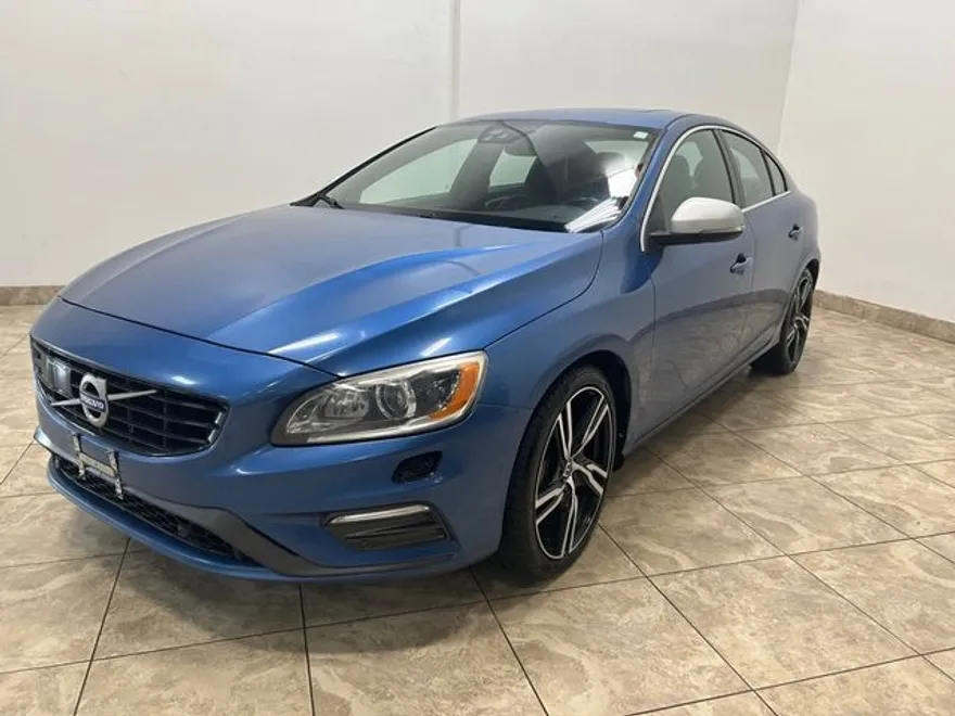 2017 Volvo S60 T6 R-Design Platinum photo 1