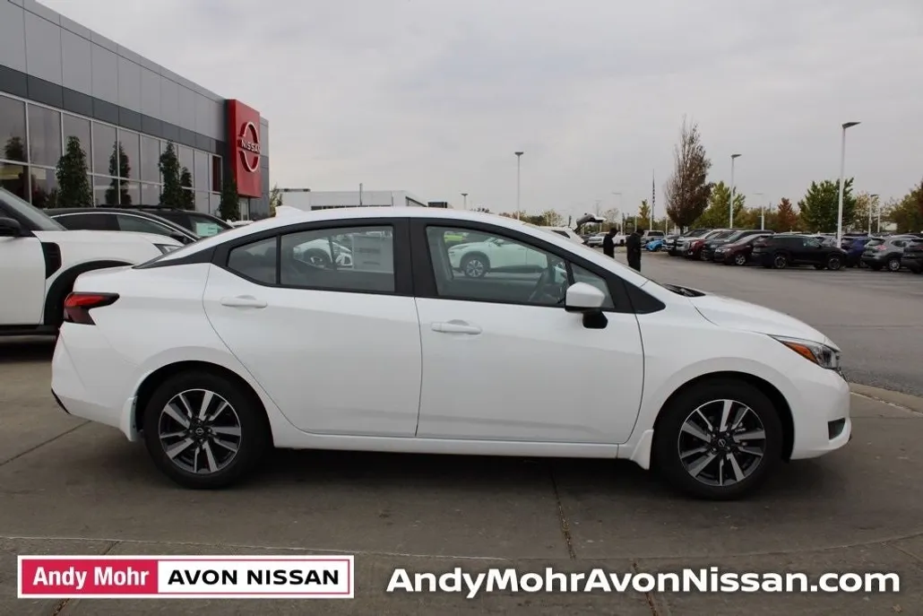 2025 Nissan Versa 1.6 SV photo 1