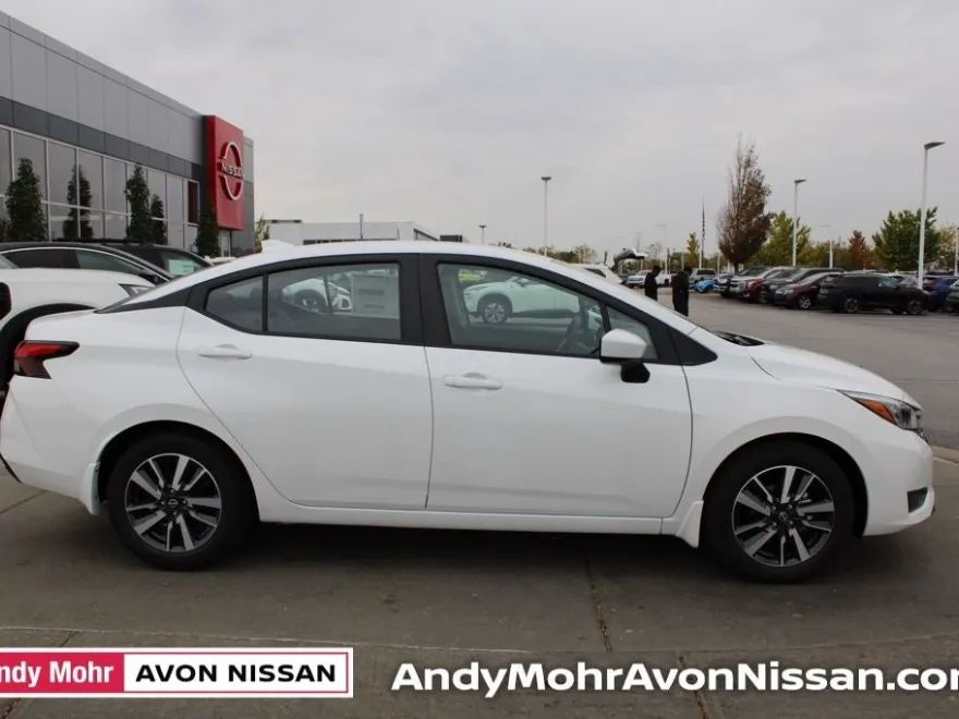 2025 Nissan Versa 1.6 SV photo 1