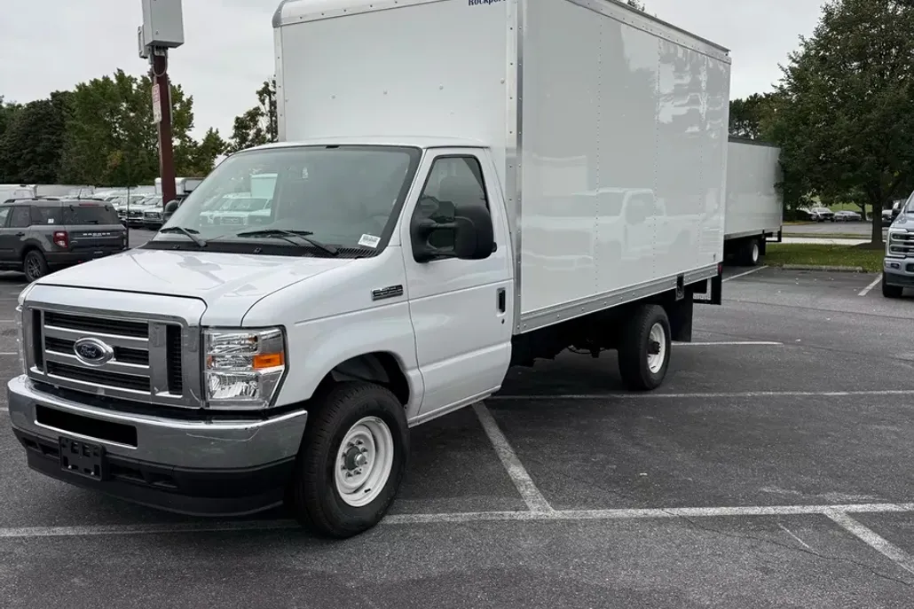 2025 Ford E-350 photo 1
