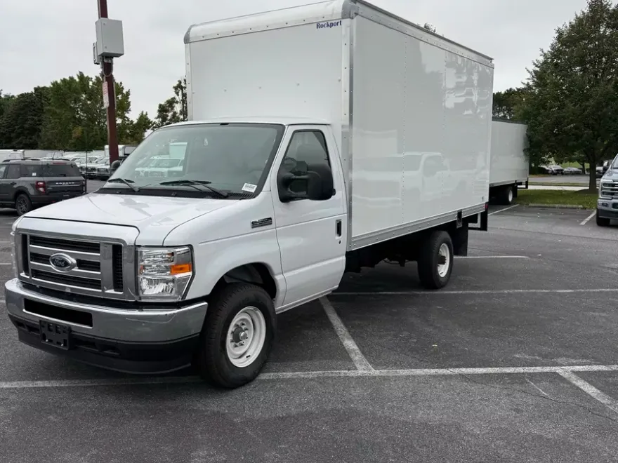 2025 Ford E-350 photo 1