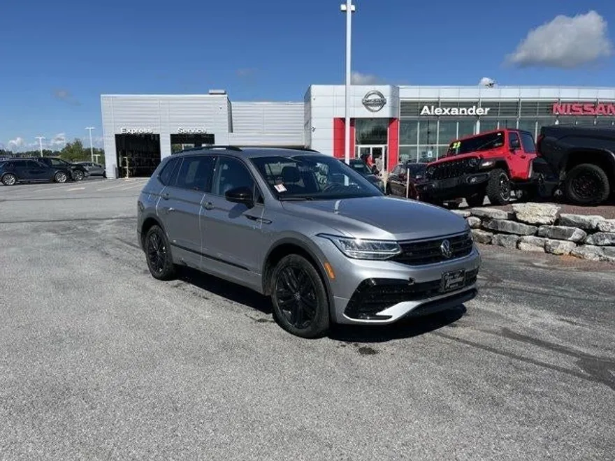 2022 Volkswagen Tiguan SE R-Line Black photo 1
