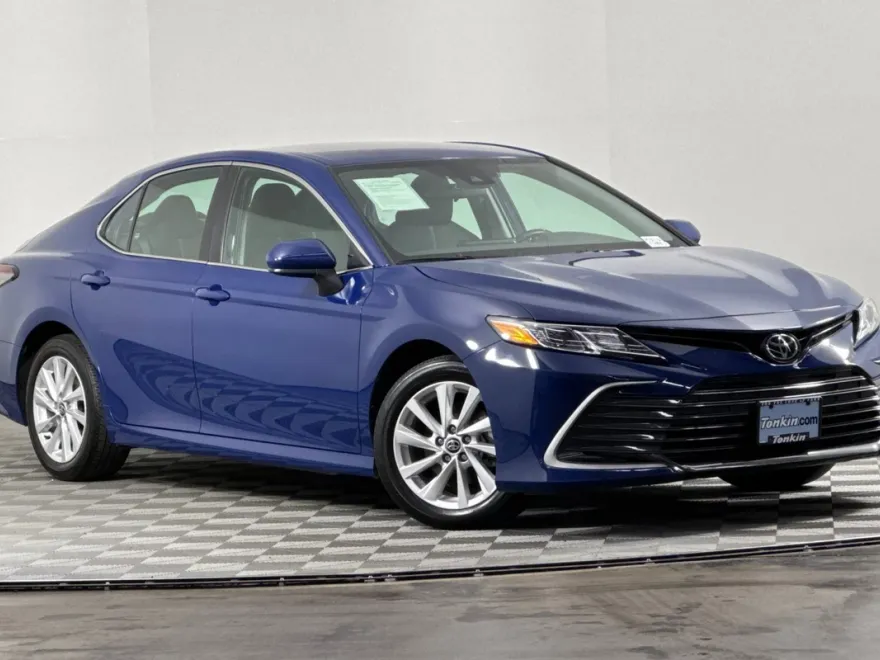 2024 Toyota Camry LE photo 1