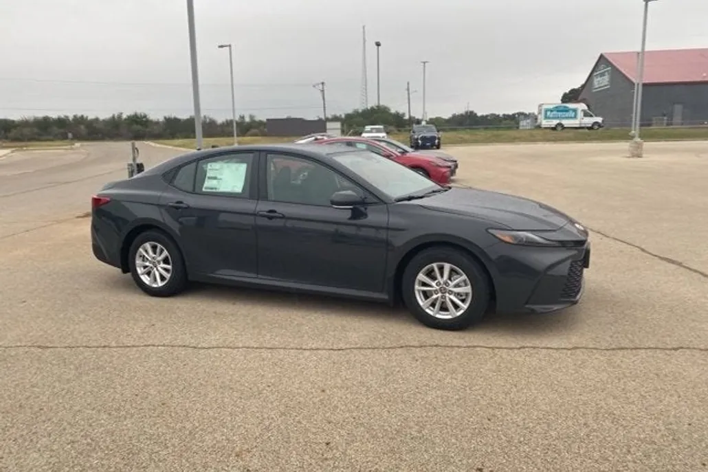 2025 Toyota Camry LE photo 1