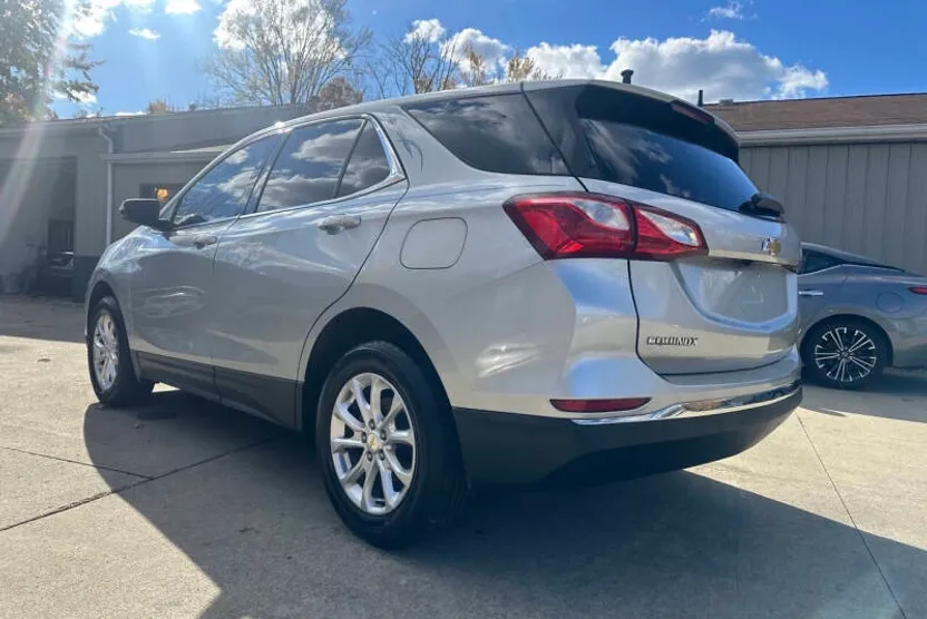 2018 Chevrolet Equinox LT photo 1