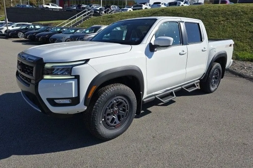 2025 Nissan Frontier PRO-4X photo 1
