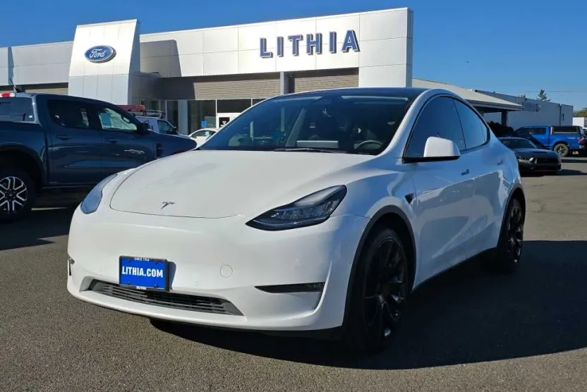 2022 Tesla Model Y Long Range photo 1