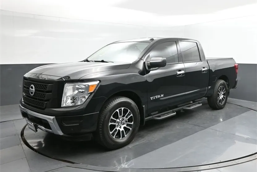 2021 Nissan Titan SV photo 1