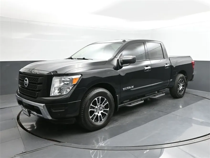 2021 Nissan Titan SV photo 1