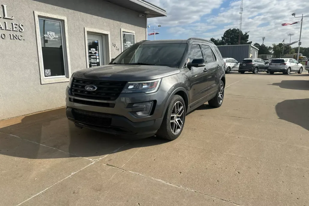 2017 Ford Explorer Sport photo 1