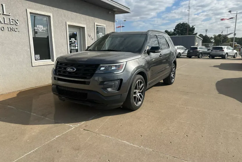 2017 Ford Explorer Sport photo 1