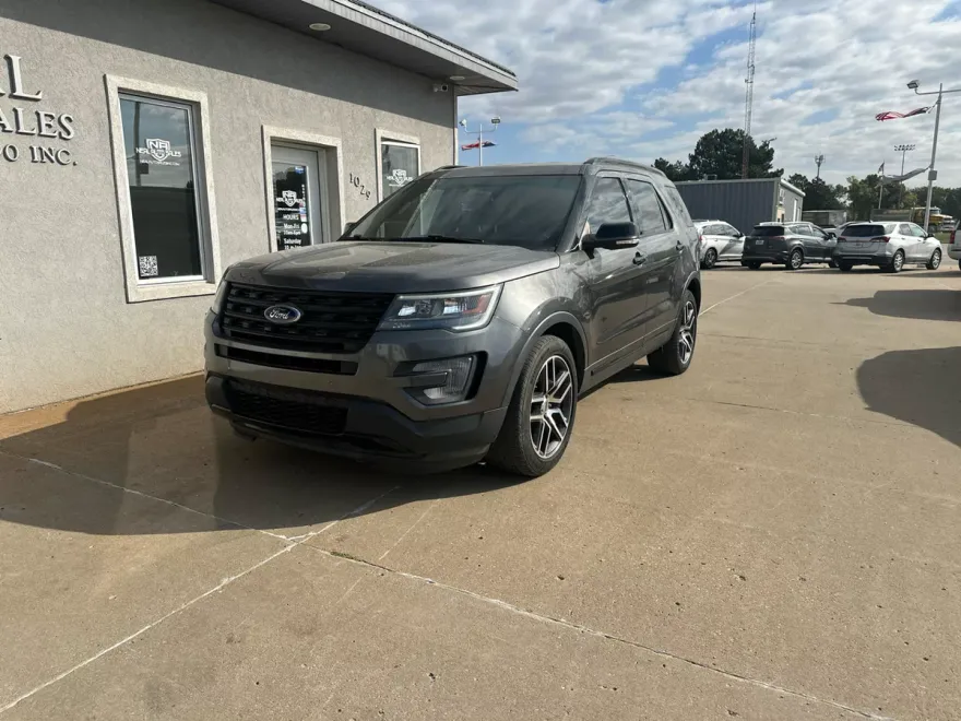 2017 Ford Explorer Sport photo 1