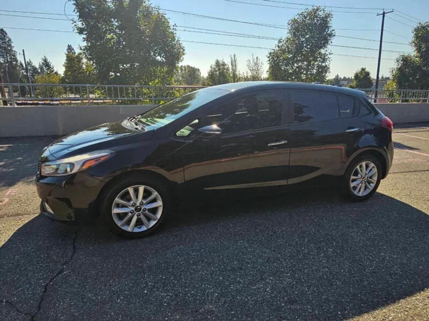 2017 Kia Forte LX photo 1