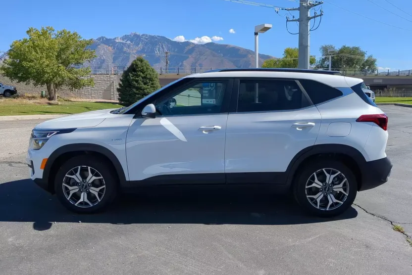 2022 Kia Seltos EX photo 1