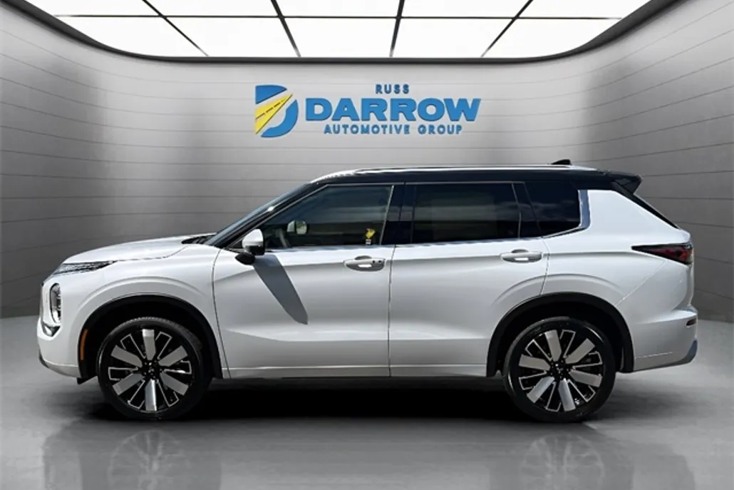 2025 Mitsubishi Outlander SEL photo 1