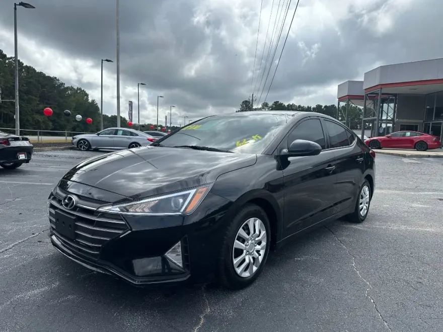 2019 Hyundai Elantra SE photo 1