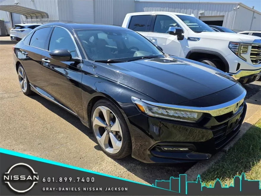 2018 Honda Accord Touring 2.0T photo 1