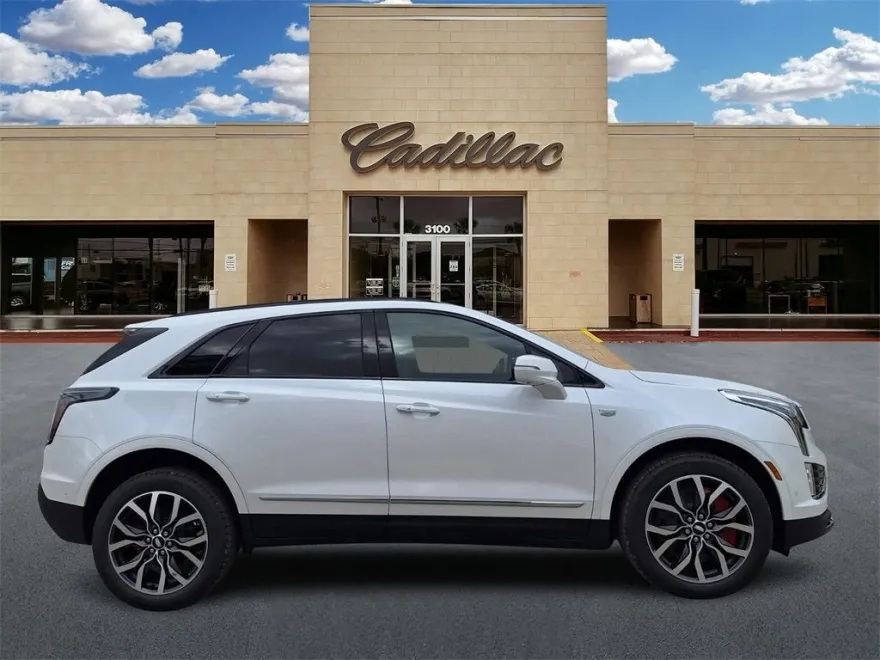 2025 Cadillac XT5 Sport photo 2