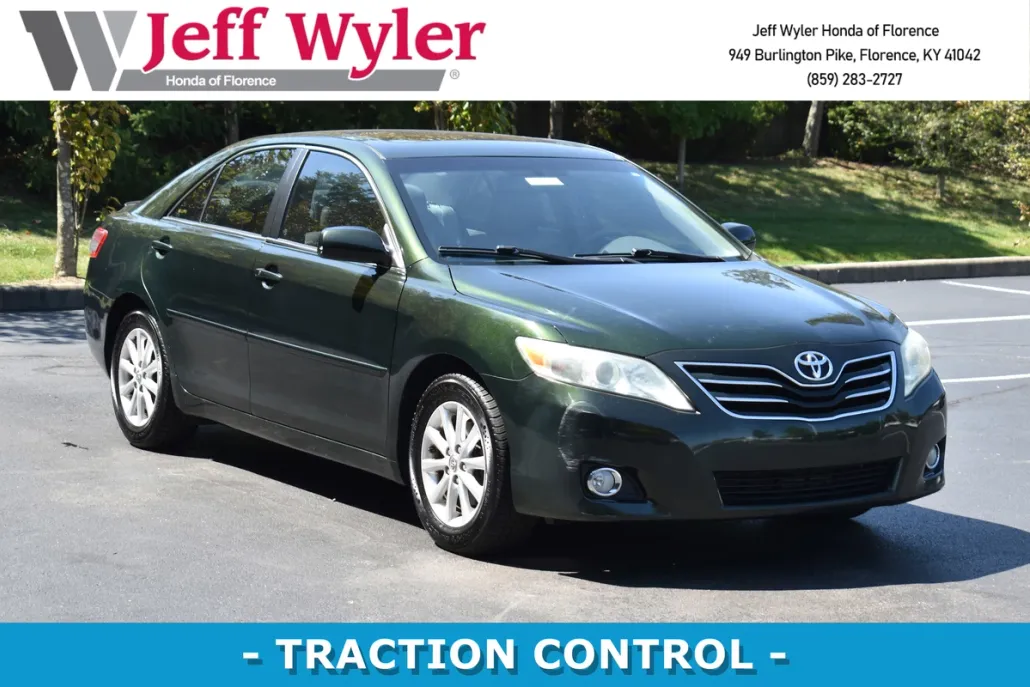 2011 Toyota Camry XLE photo 1