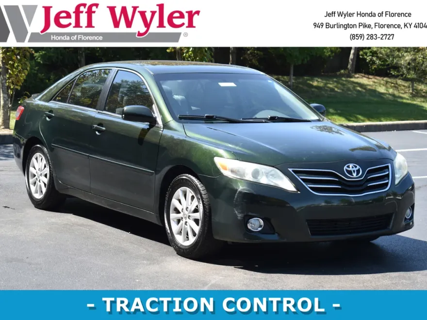 2011 Toyota Camry XLE photo 1