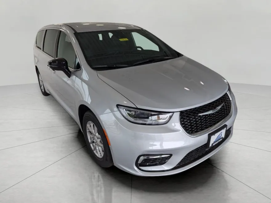 2026 Chrysler Pacifica photo 1