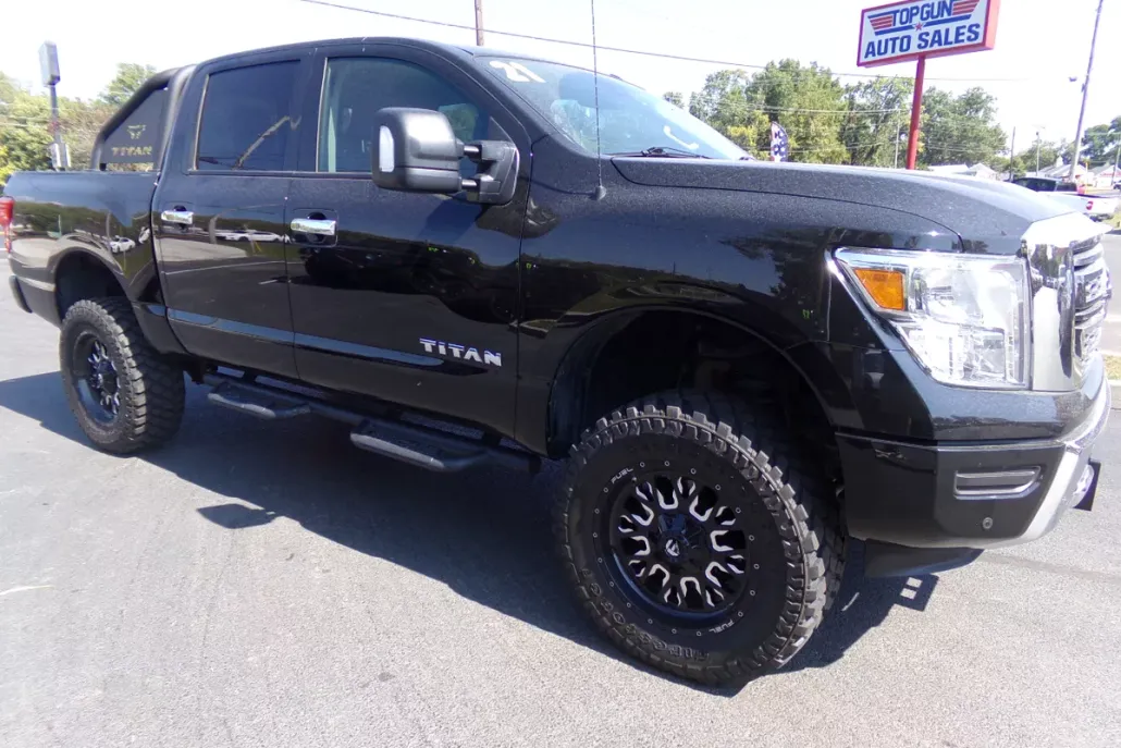 2021 Nissan Titan Crew Cab photo 1