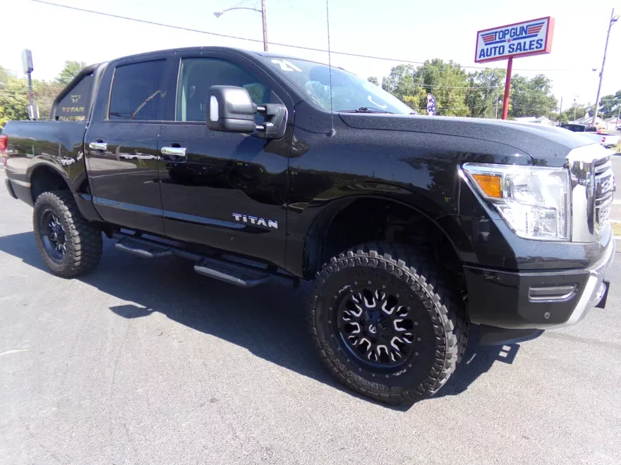 2021 Nissan Titan Crew Cab photo 1