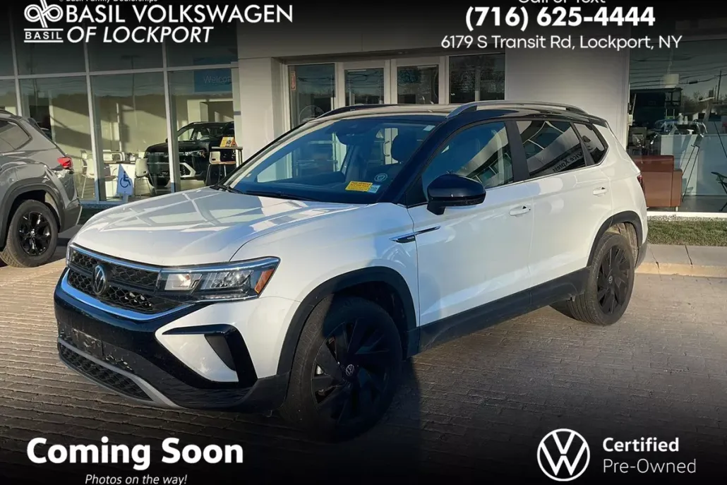 2024 Volkswagen Taos SE photo 1