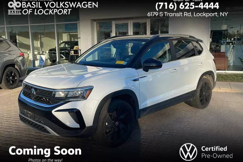 2024 Volkswagen Taos SE photo 1