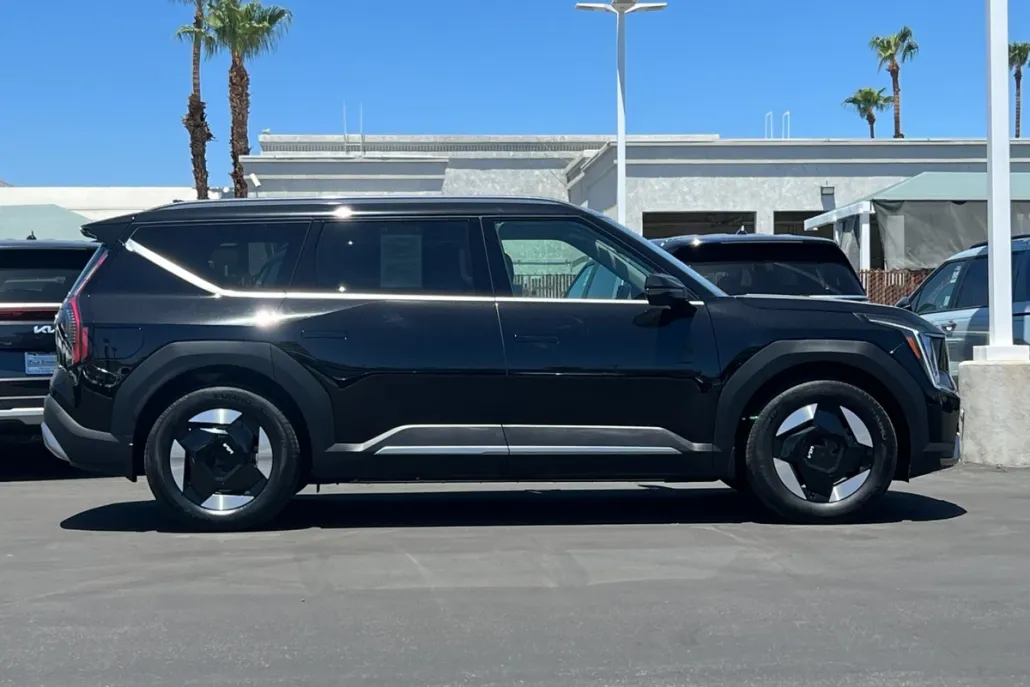 2024 Kia EV9 Wind photo 1